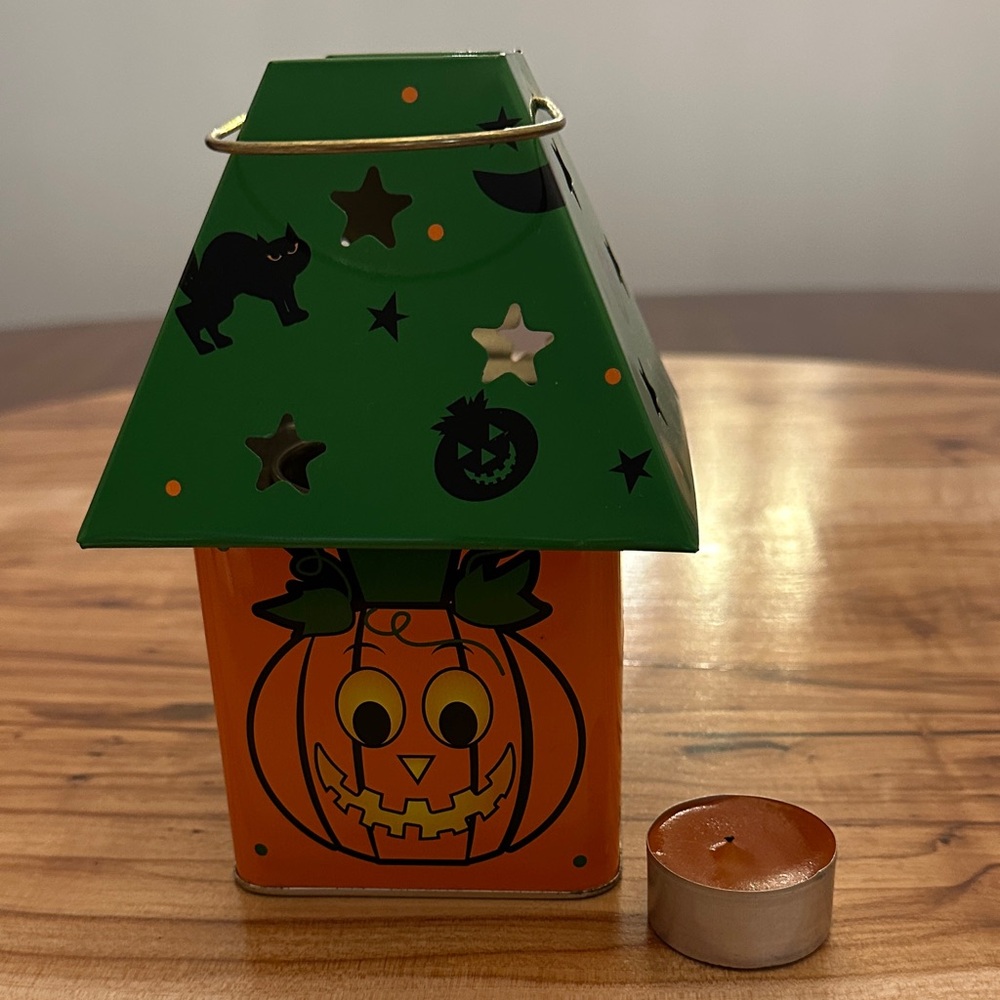 Halloween Pumpkin Lantern with Green Roof